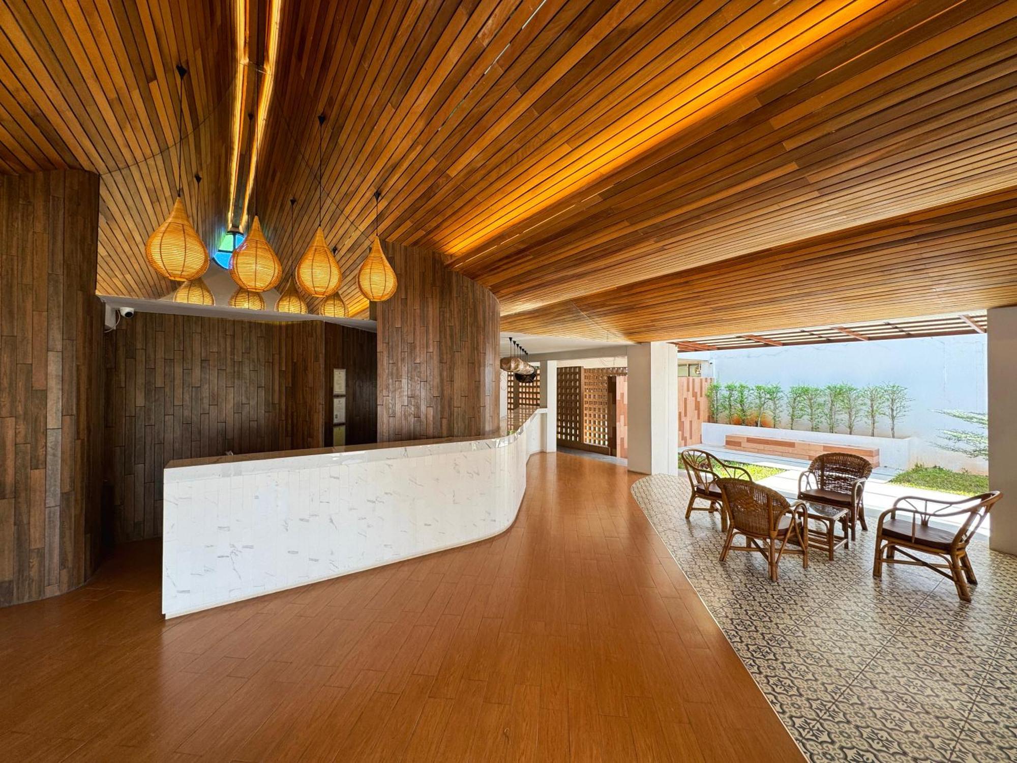 Plernpetch Hotel Surat Thani Exterior foto