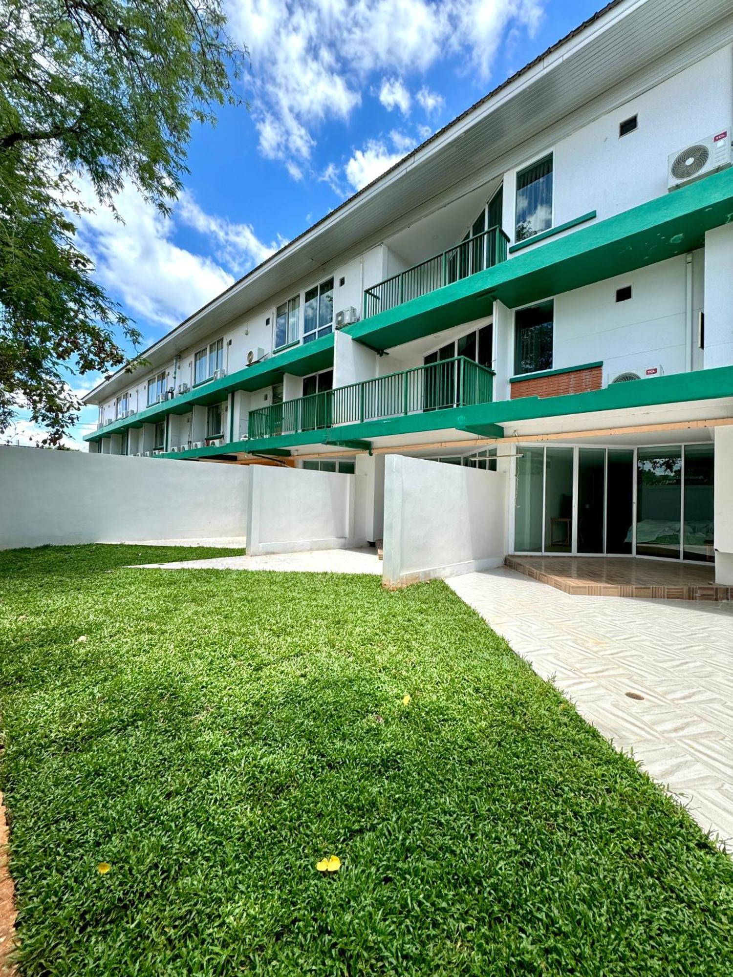 Plernpetch Hotel Surat Thani Exterior foto